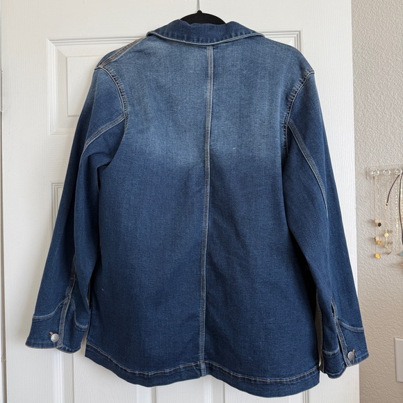 Chic Denim Button-Up Jacket - Picture 2 of 2